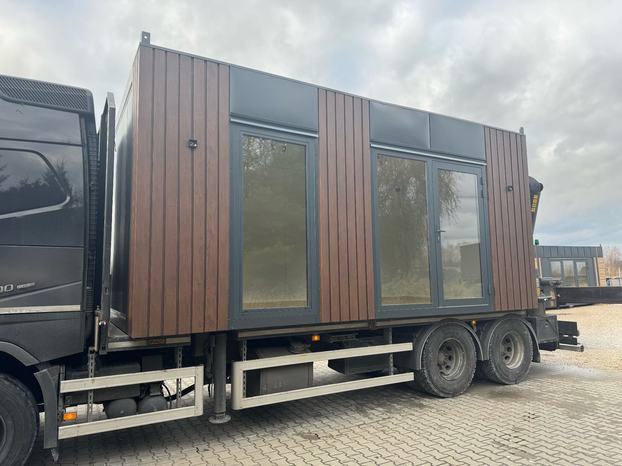 Kontener biurowy 6x3m – idealny na biuro, magazyn, pawilon, domek.