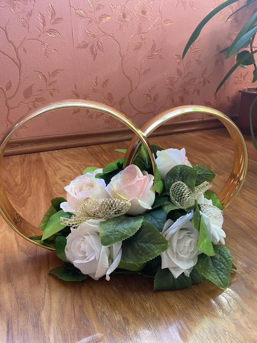 Свадебные кольца на машину