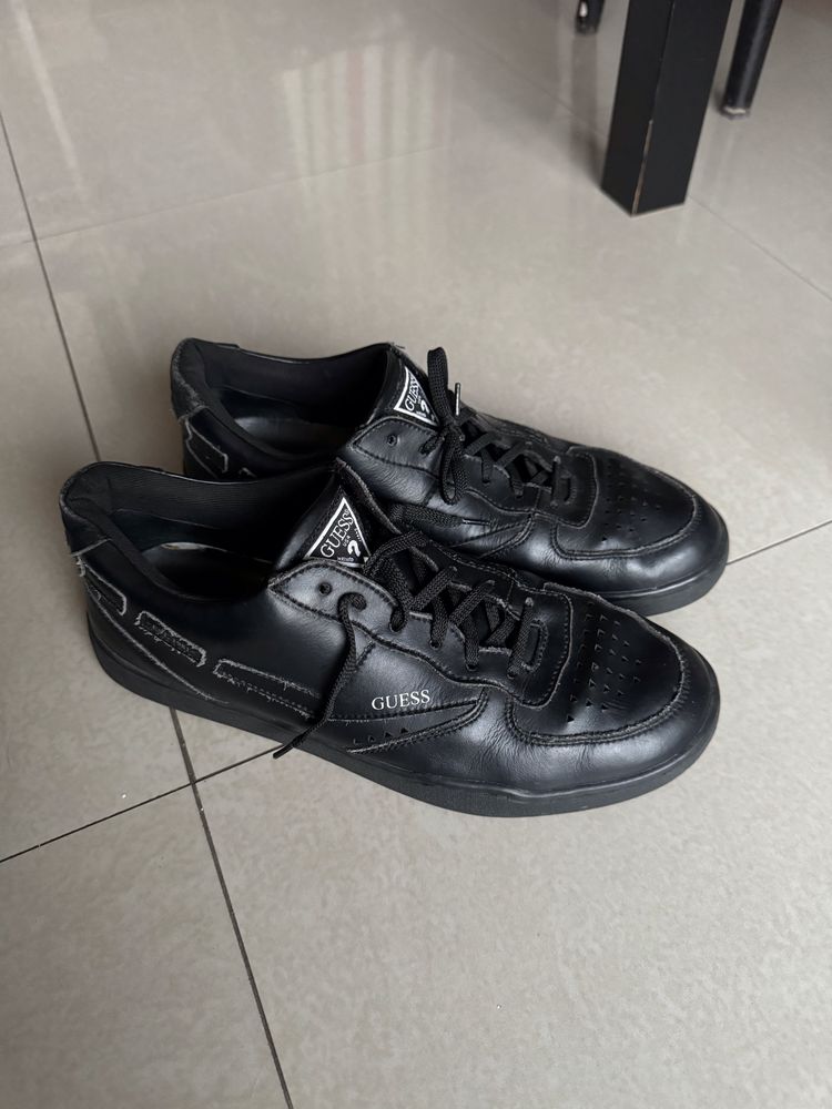 Guess czarne skorzane buty 42