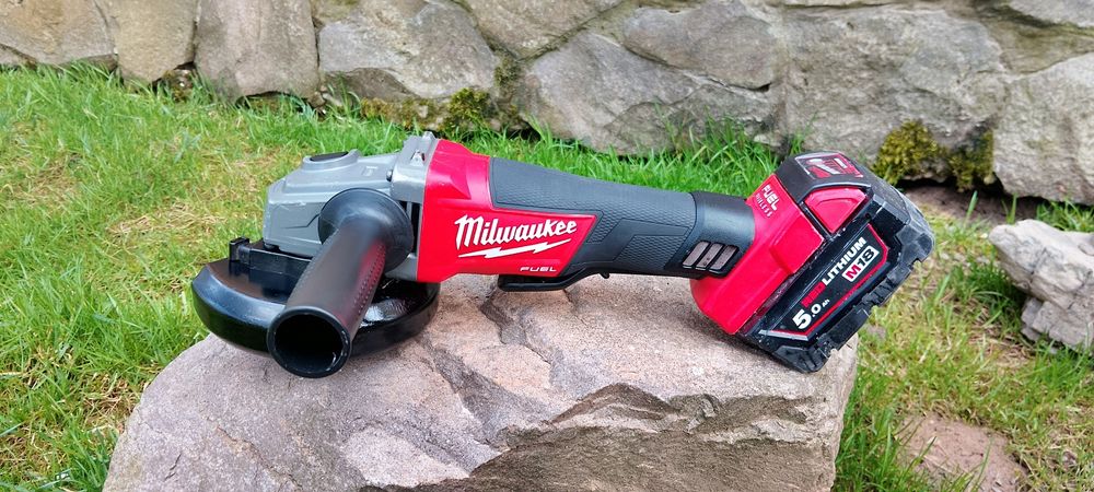 Продам болгарку Milwaukee m18