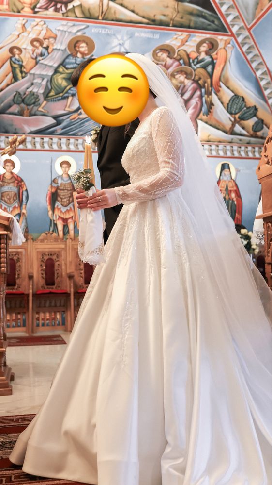 Продам стриману весільну сукню