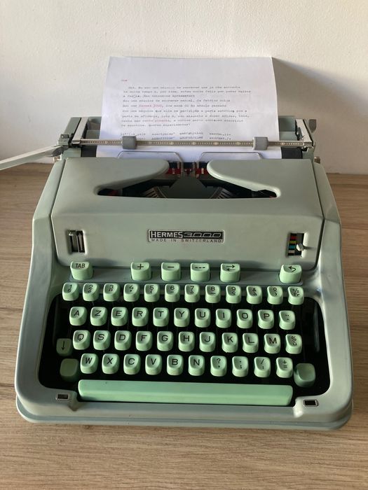 Máquina de escrever  *** Hermes 3000