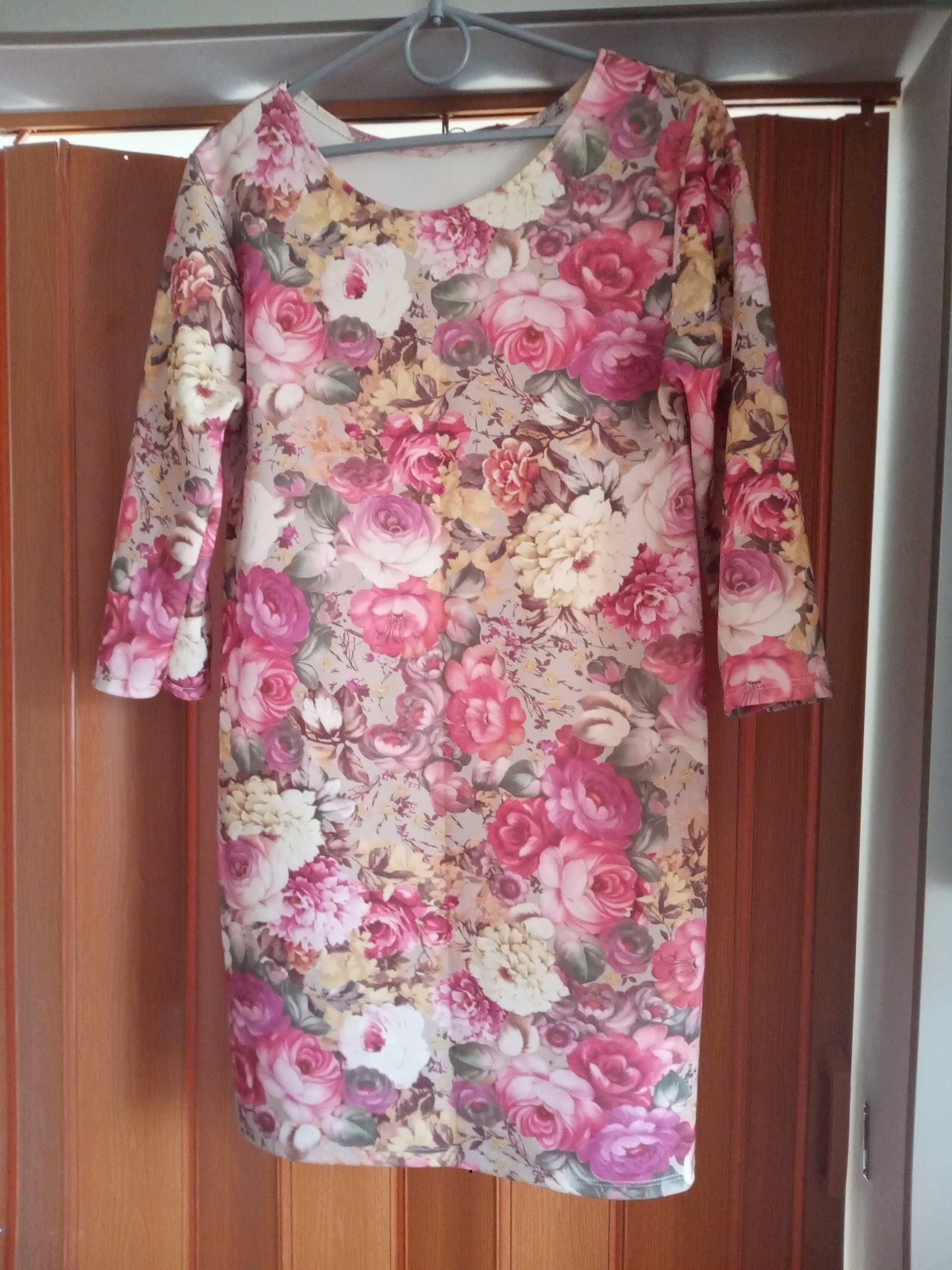 Sukienka w kwiaty