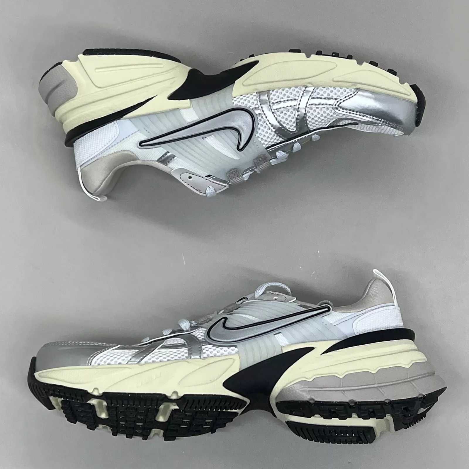 ОРИГІНАЛ Кросівки Nike V2K Run Metallic Silver