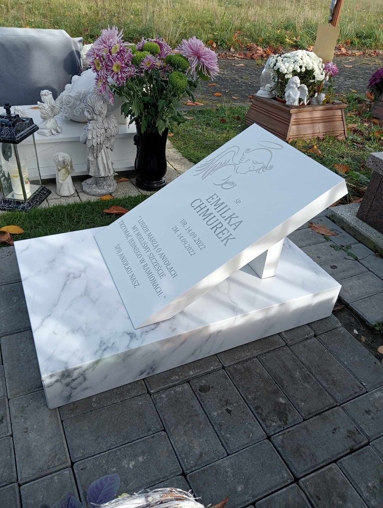 Tani nagrobek urnowy Kompozyt 2100 zł z montażem Cały Kraj.
