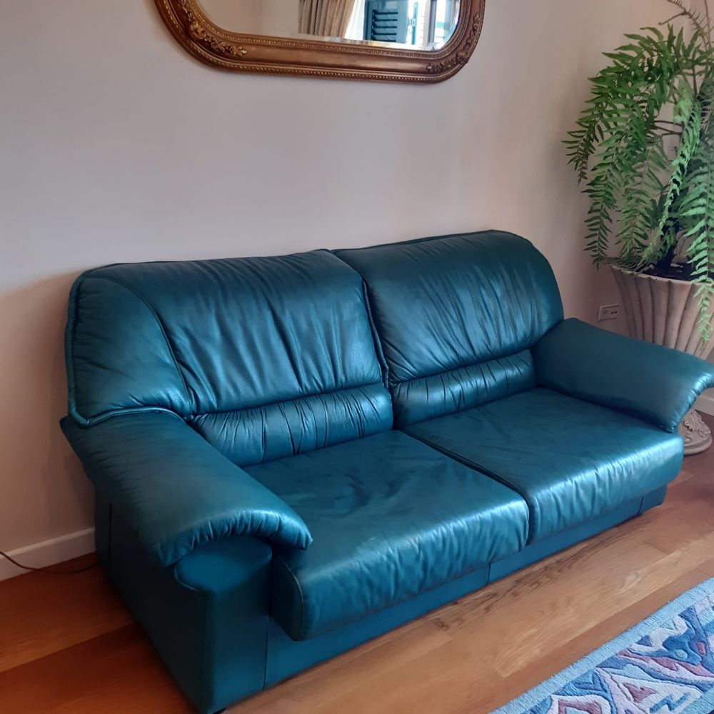 Jogo de 3 sofas em pele semi novos