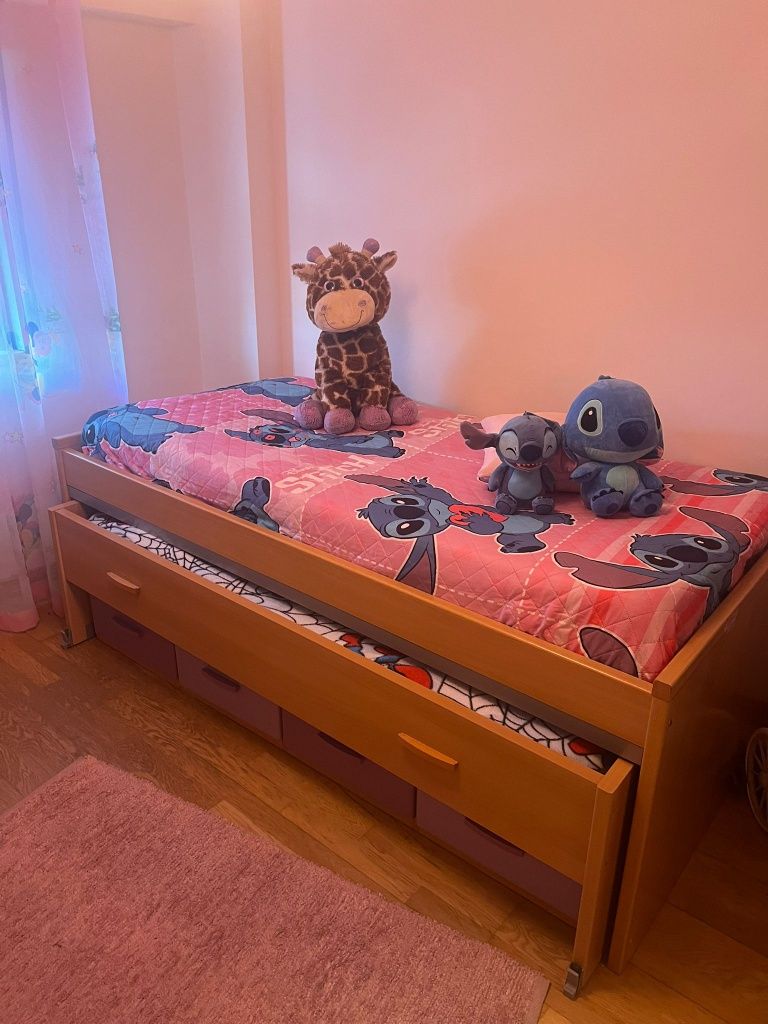 Cama dupla de criança...