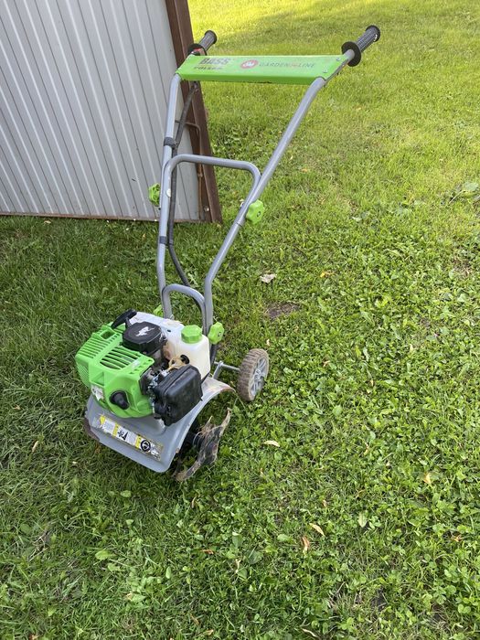 Glebogryzarka spalinowa.