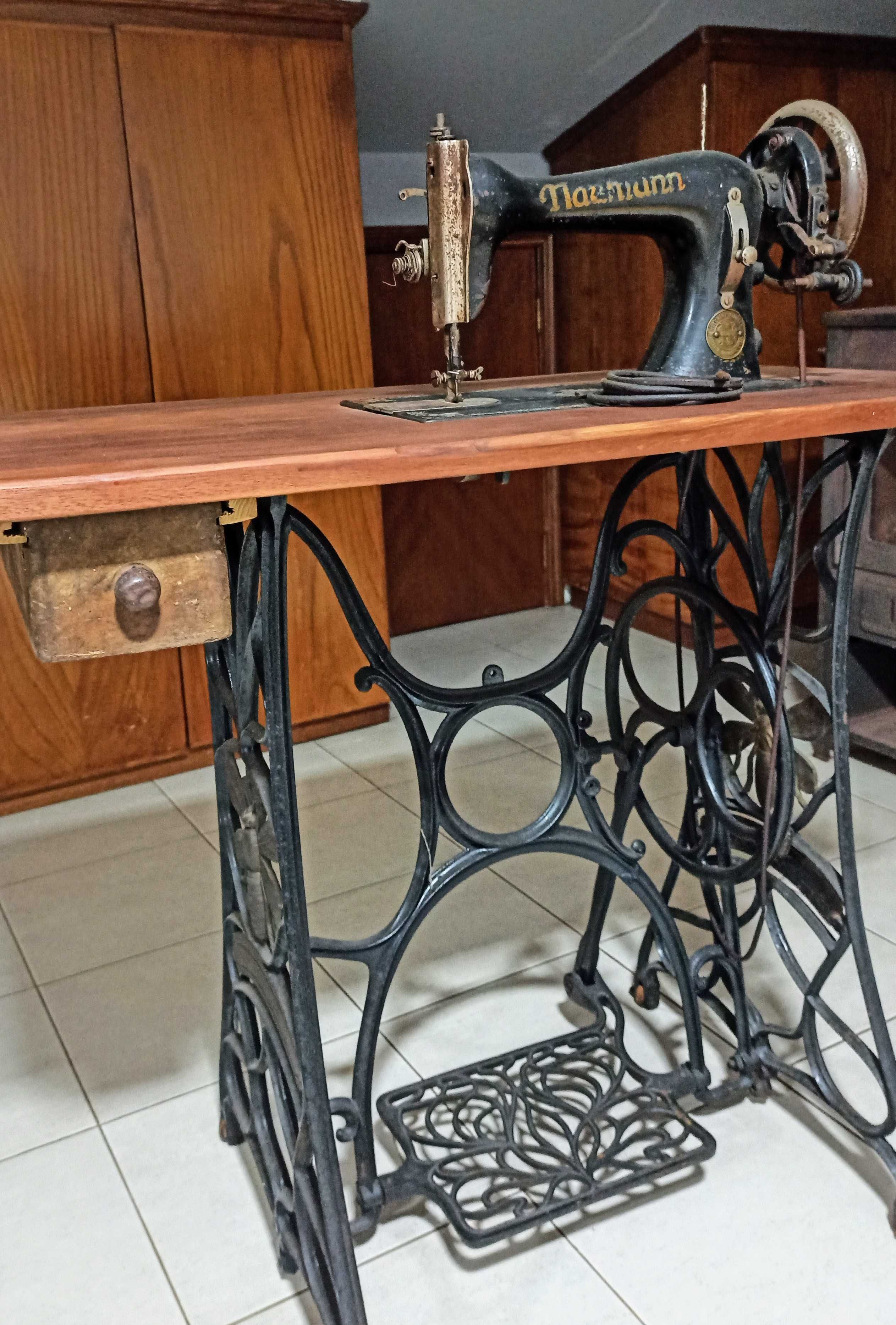 Máquina de costura decorativa edição limitada