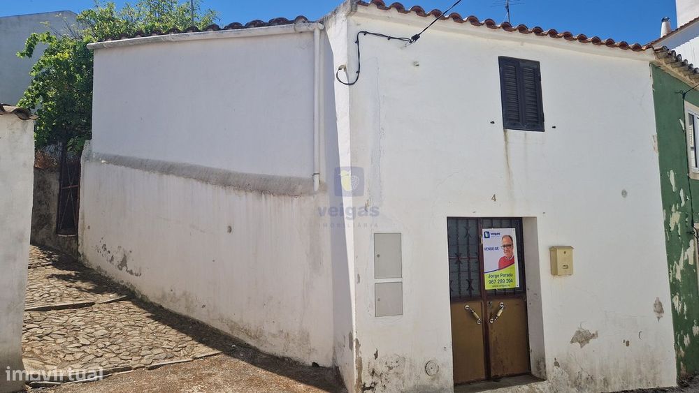 Moradia  para recuperar, em Cachopo, a 40 km de Tavira,  Algarve, a 54