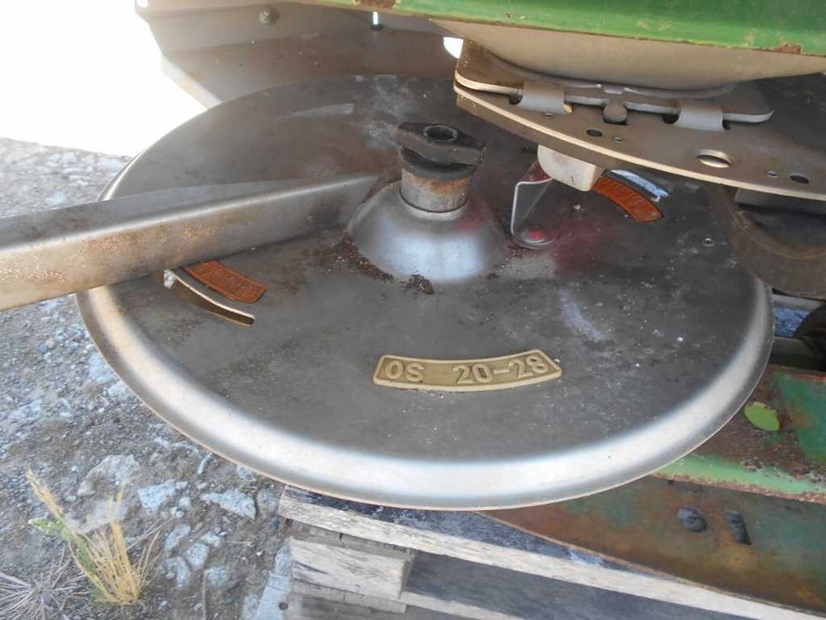 Espalhador de adubo Amazone 2.000L