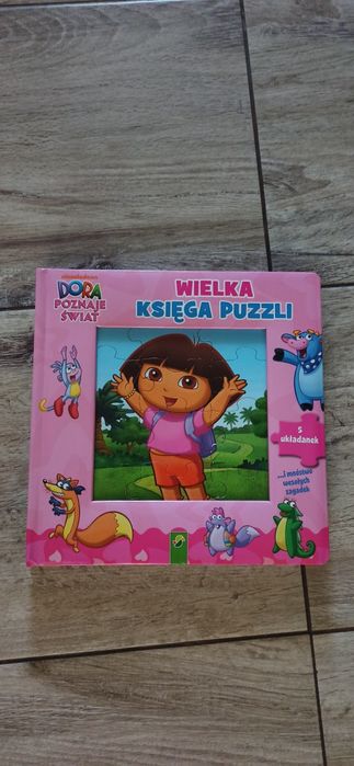 Książka Dora poznaje świat z puzzlami