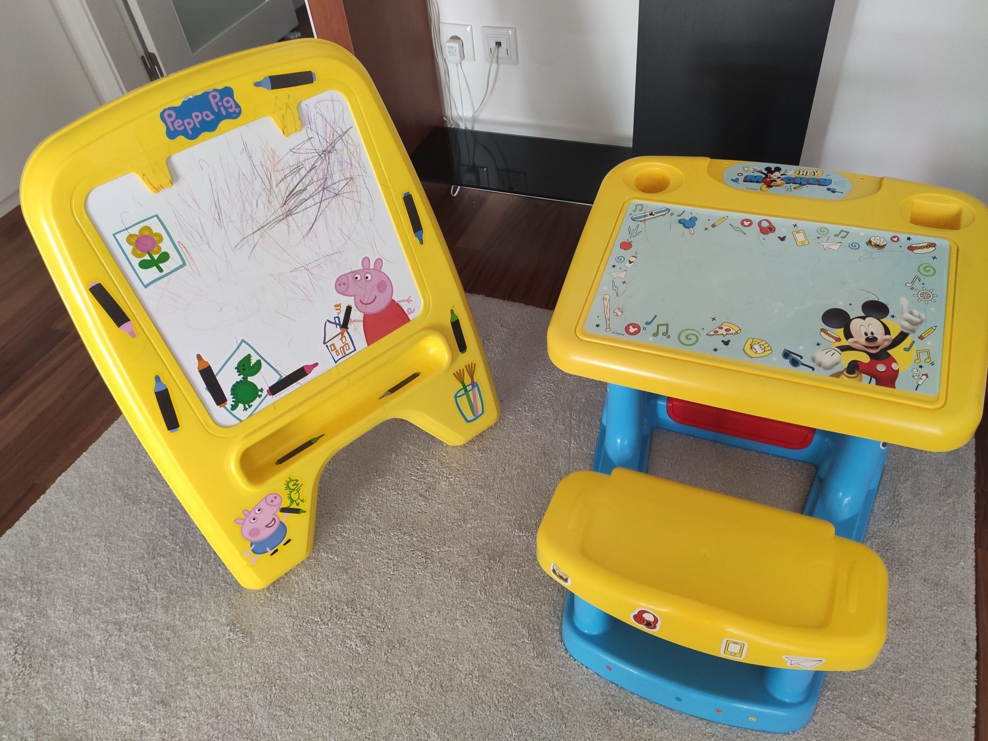 Conjunto Mesa infantil do Mickey Mouse e Quadro Peppa Pig