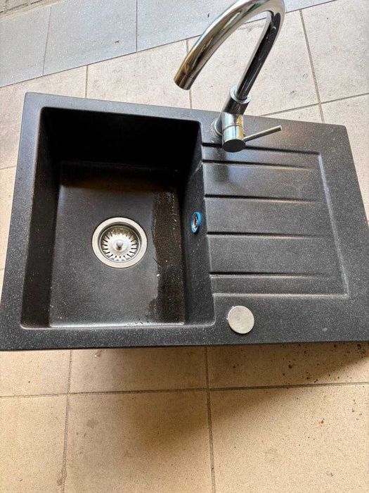 Zlew kuchenny jednokomorowy z baterią