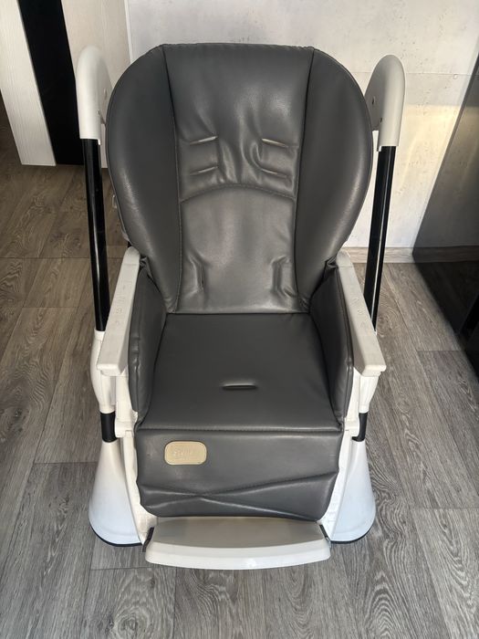 Дитячий стульчик для годування