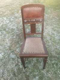 Stare krzesło z sygnatura