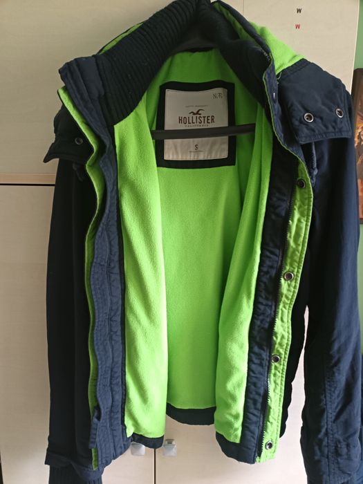 Дві курточки на дитину 8-11 рокув віддам