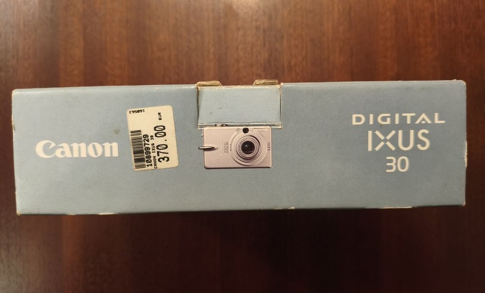 Máquina Canon Digital IXUS 30.