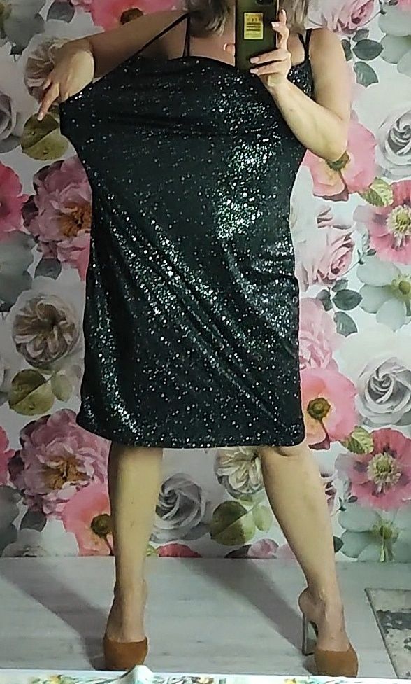 Błyszcząca sukienka plussize 48