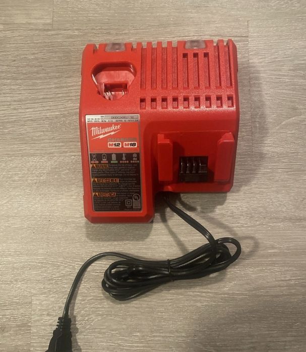 Міlwaukее зарядний пристрій зарядка