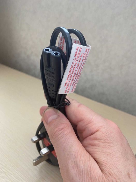 Продам зарядку для ноутбука 3 пин с вилкой