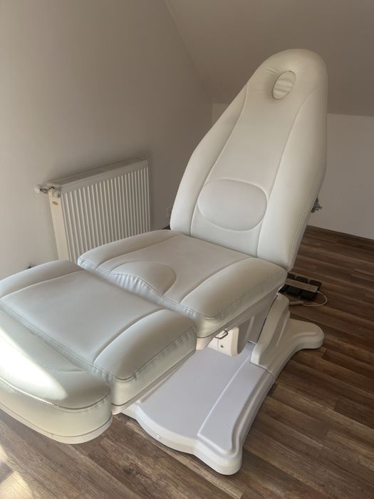 Elektryczny fotel kosmetyczny biały