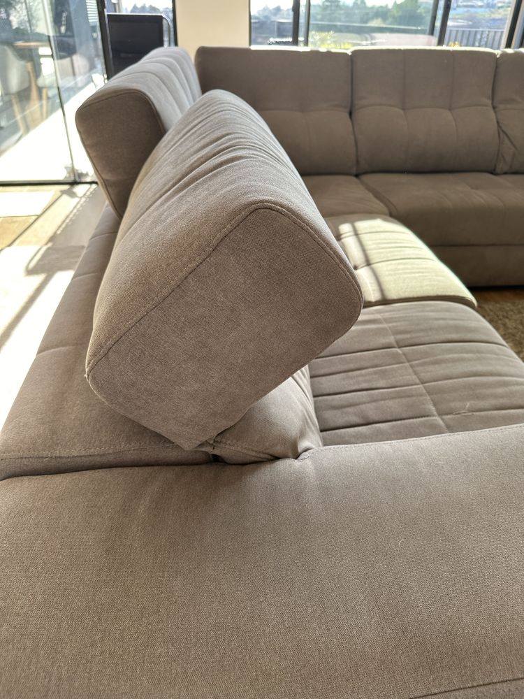 Sofá cor Taupe 2,70m x 2,70m com chaise longue