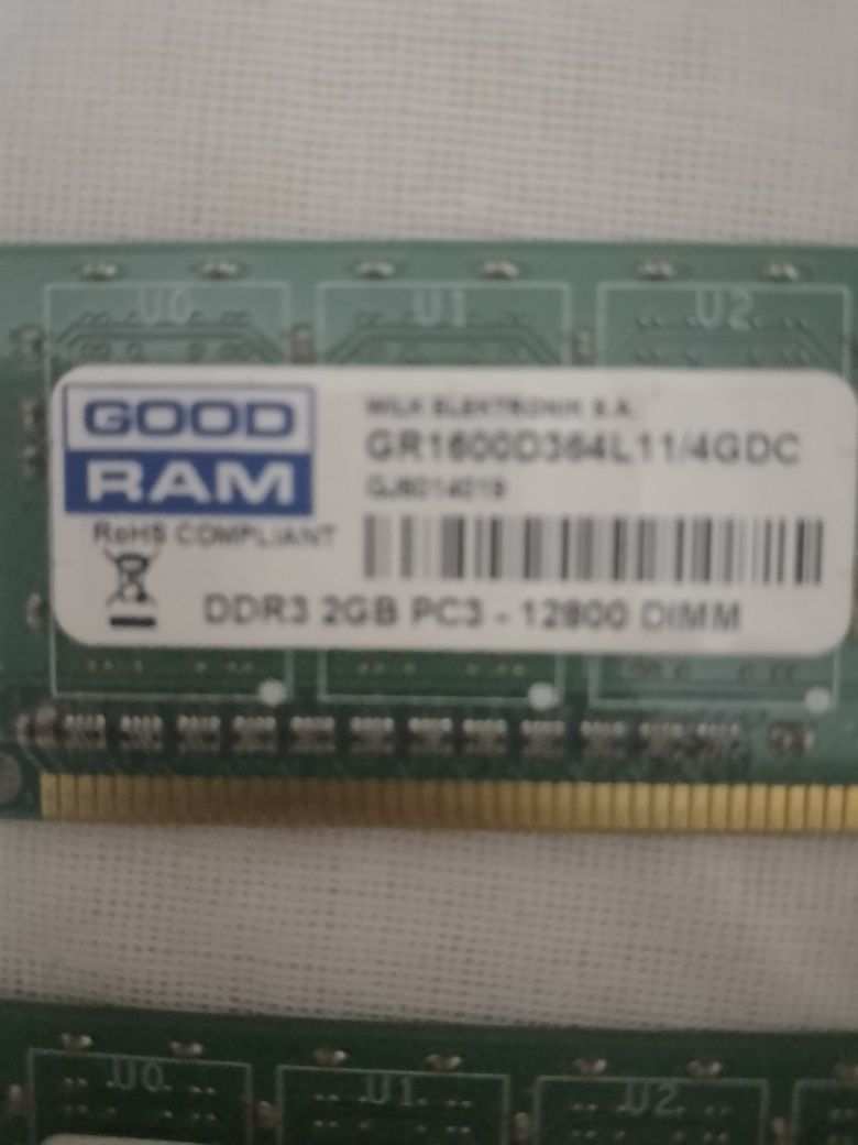 Оперативна пам'ять DDR 3 на 2 ГБ. Процесор INTEL Premium G 3220.