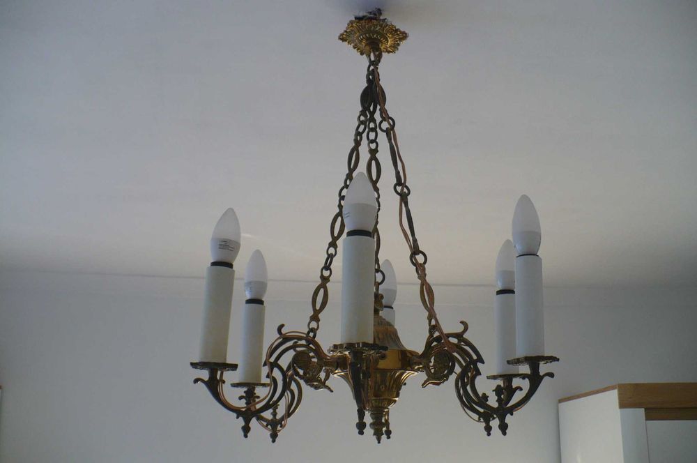 Żyrandol Odlew z mosiądzu 6 ramienny.