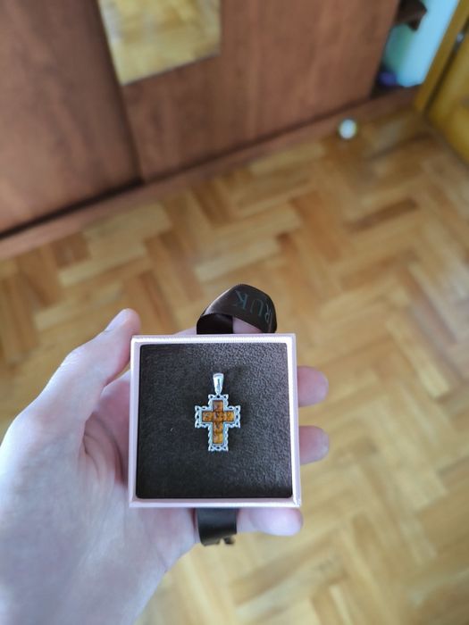 Srebrny naszyjnik z bursztynem W.Kruk idealny na prezent/bierzmownaie