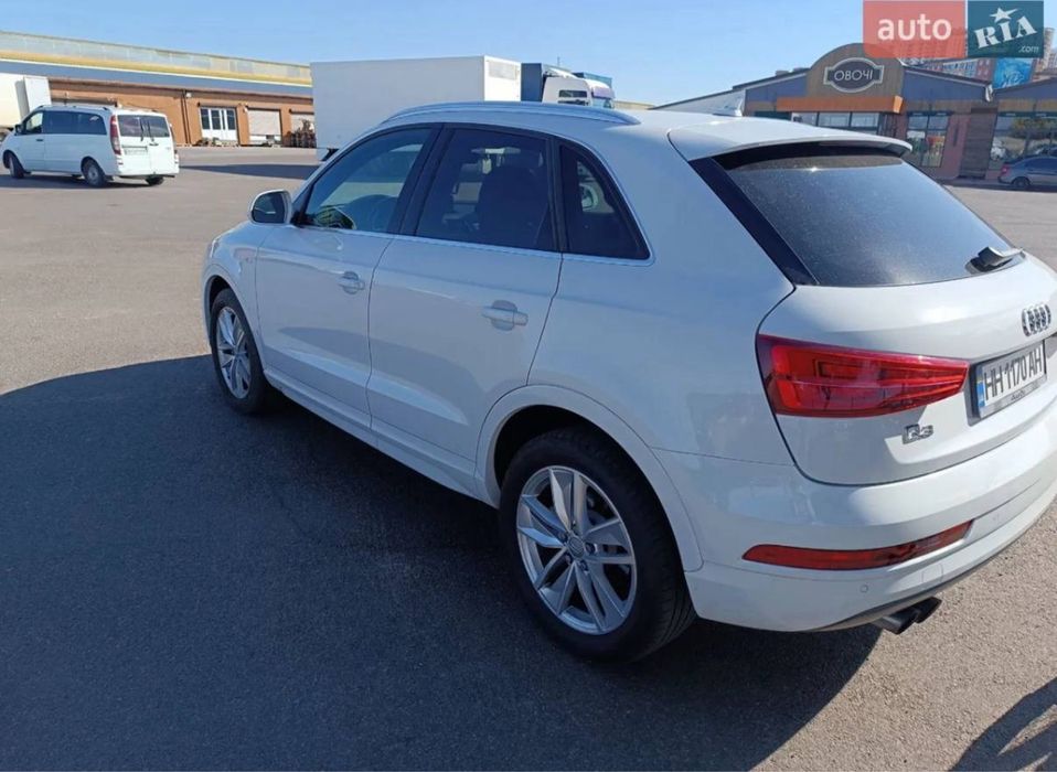 Автомобиль AUDI Q 3