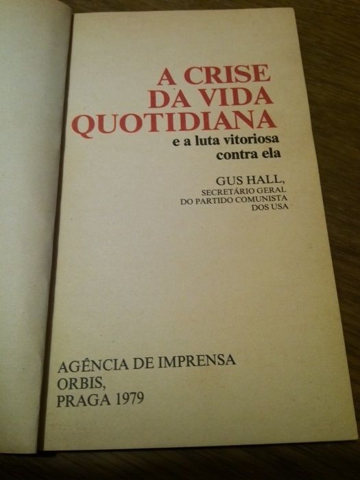 Livro - A crise da vida quotidiana - Gus Hall 1979