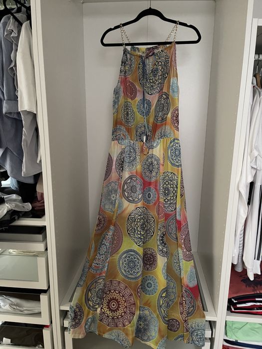 Dluga wielokolorrowa sukienka