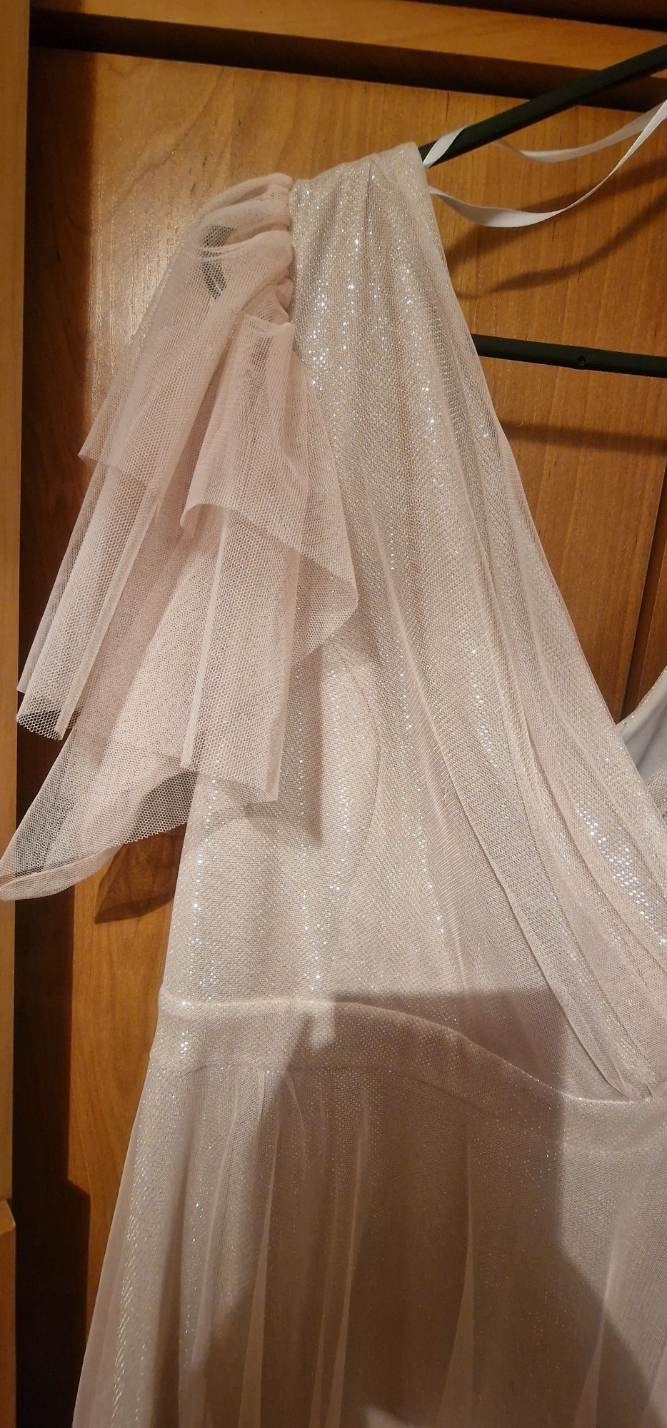 Sukienka. Wyszczuplająca elegandzka na wesele