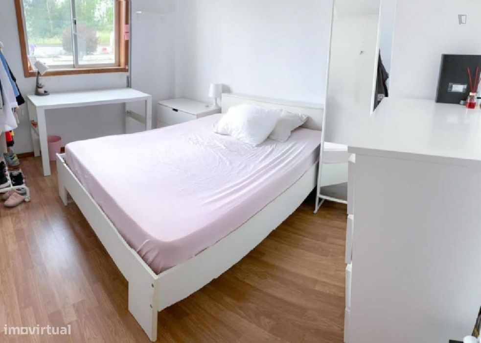 789134 - Quarto com cama de casal em...