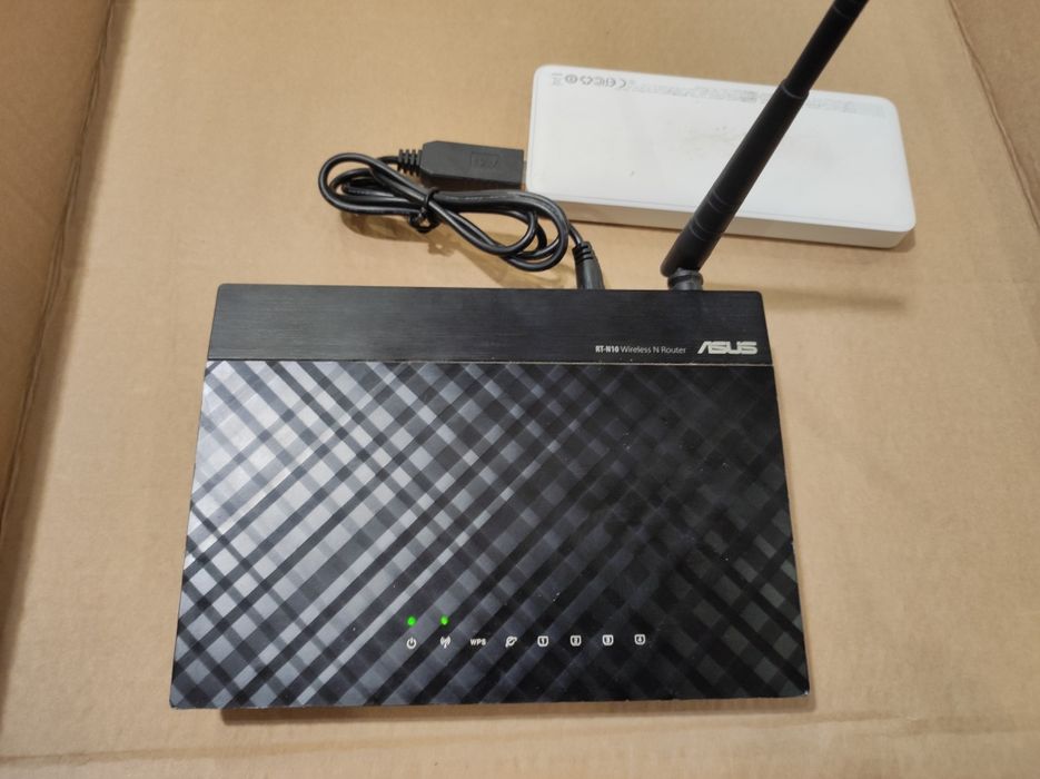 Два роутера ASUS RT-N10 та ASUS RT-N12