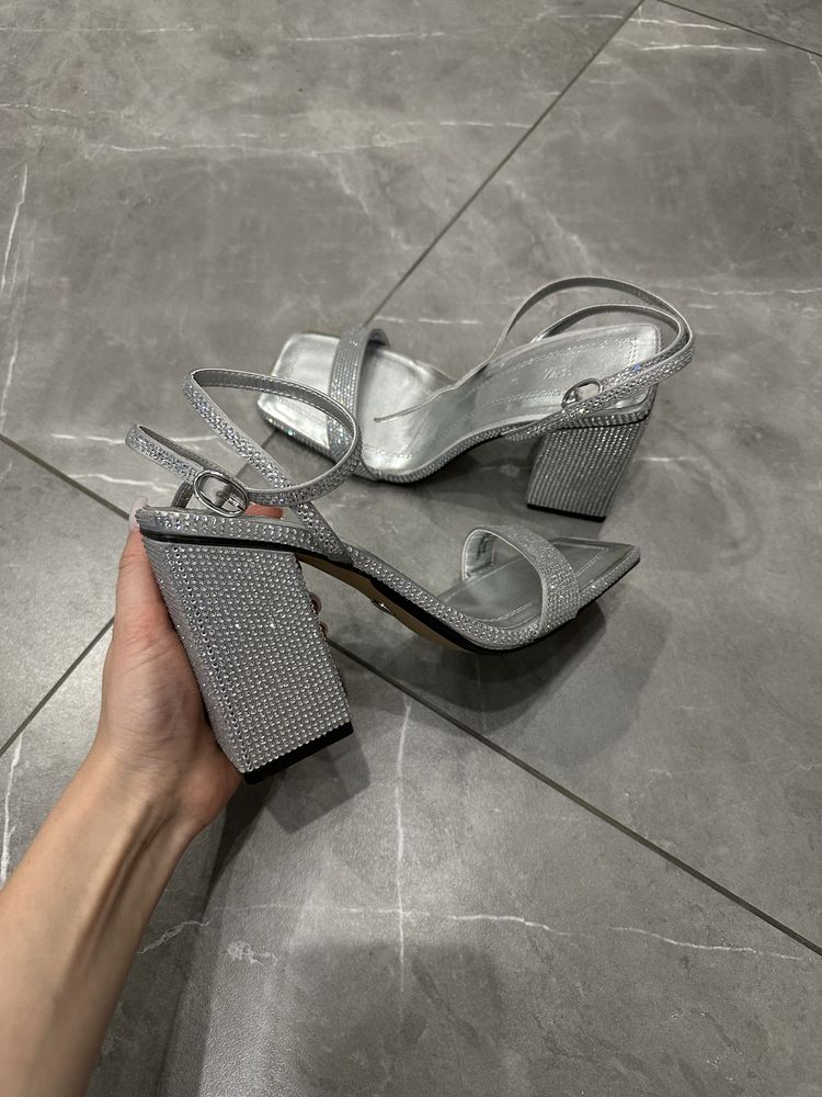 Босоніжки zara, сандалі на каблуку zara, туфлі на кабулку zara