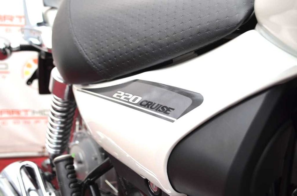 Новий мотоцикл BAJAJ Avenger Cruise 220, мотосалон Артмото Полтава