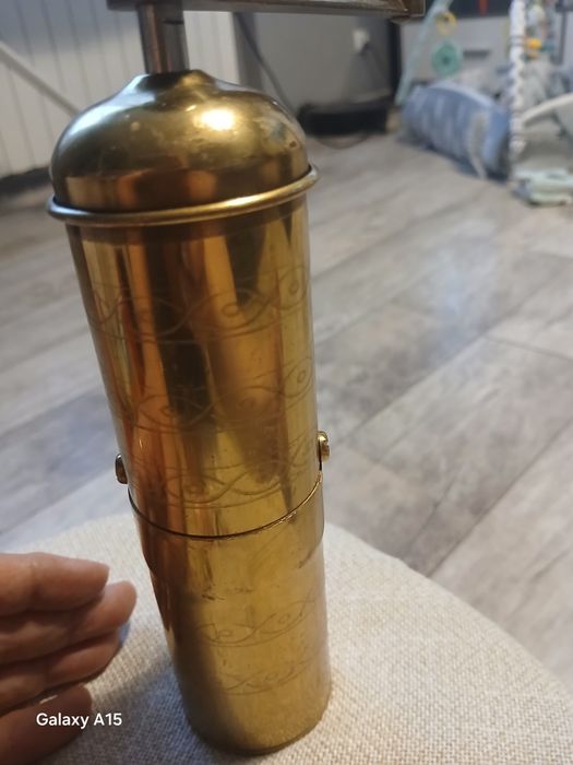 Młynek kolekcjonerski antyk dizajn mosiądz