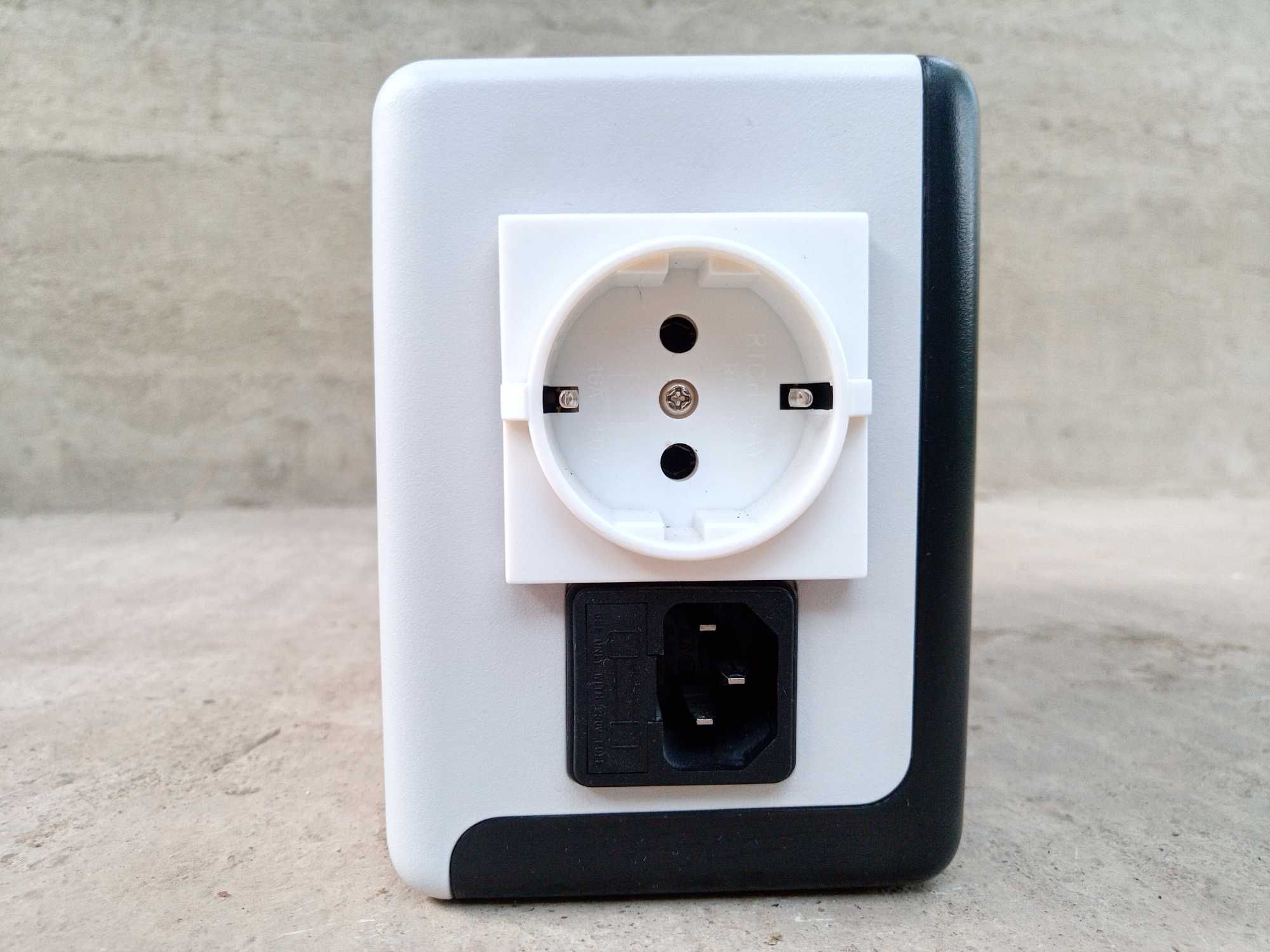 UPS PowerCom WAR-400A Schuko