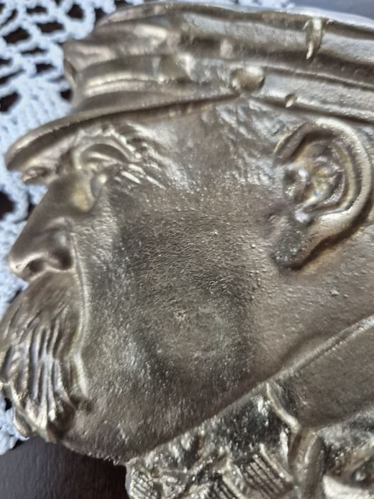 Sprzedam popierśie z mosiądzu.