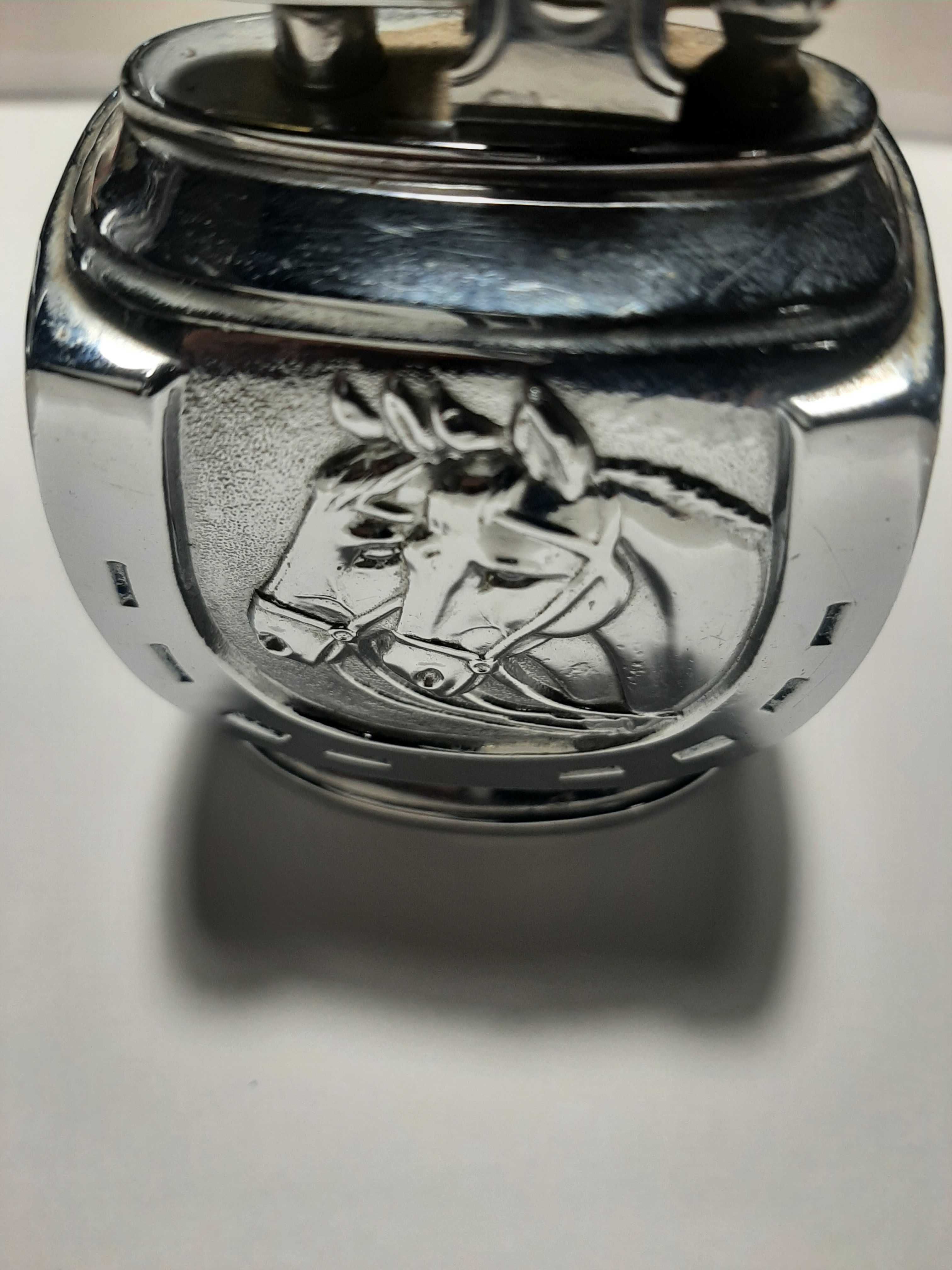 Большая ,бензиновая зажигалка