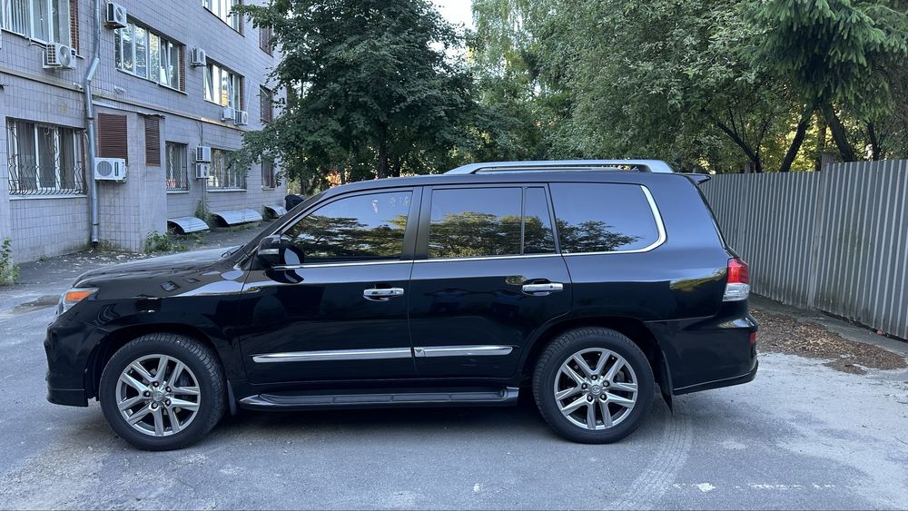 Продам Lexus LX 570 2012  року випуску