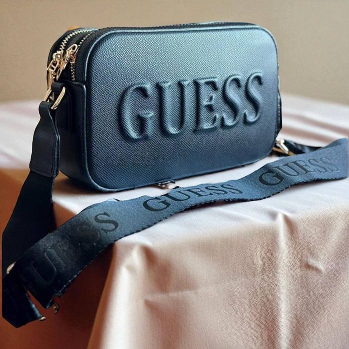 Mala Guess preta