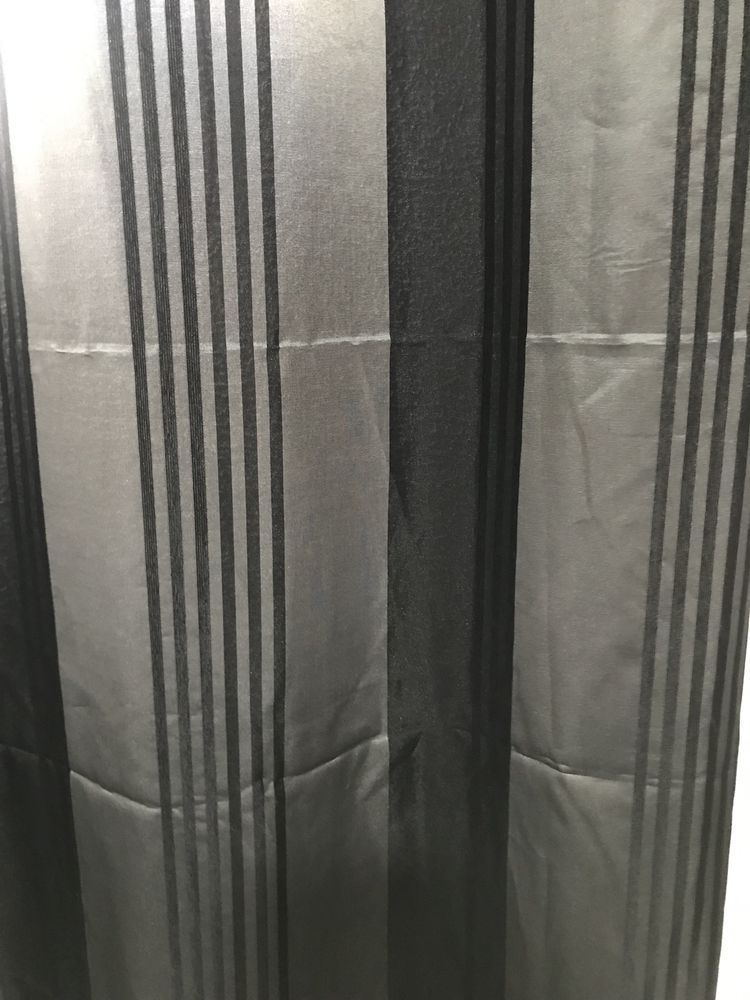Vendo cortina preta e cinzenta