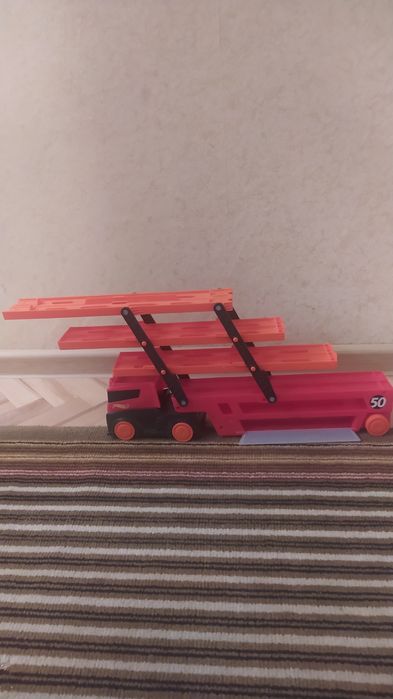 Hot Wheels duży transportowiec laweta samochód na 50 aut