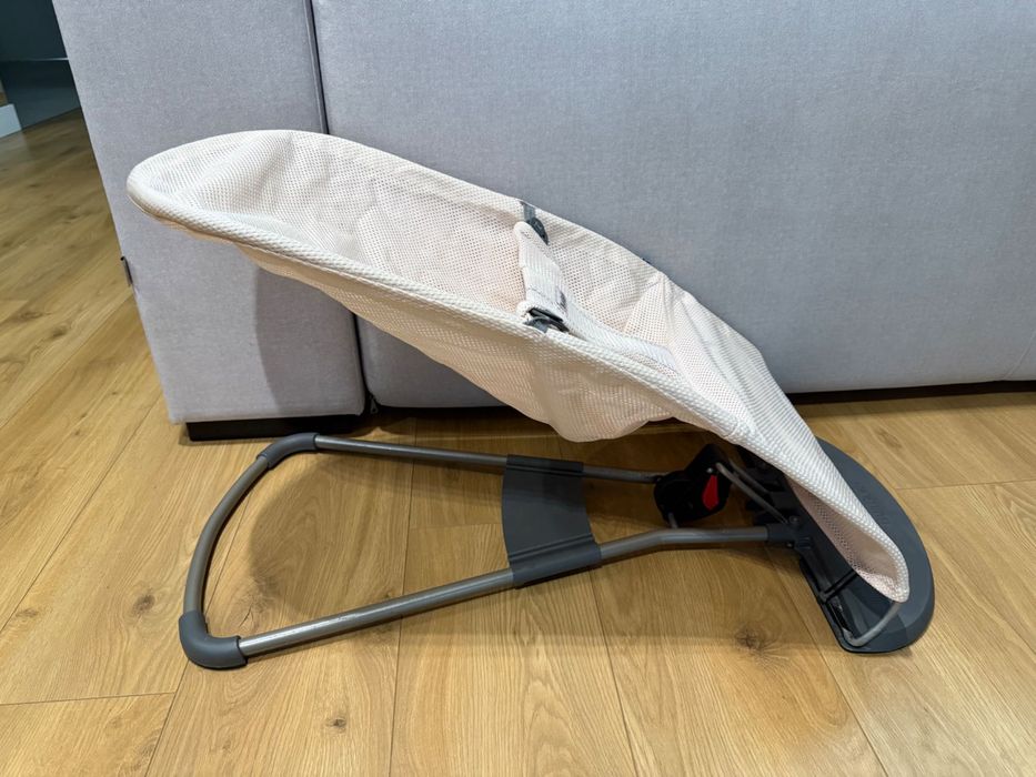 BABYBJORN - leżaczek BLISS MESH - Pearly pink + pałąk Tiny Love gratis