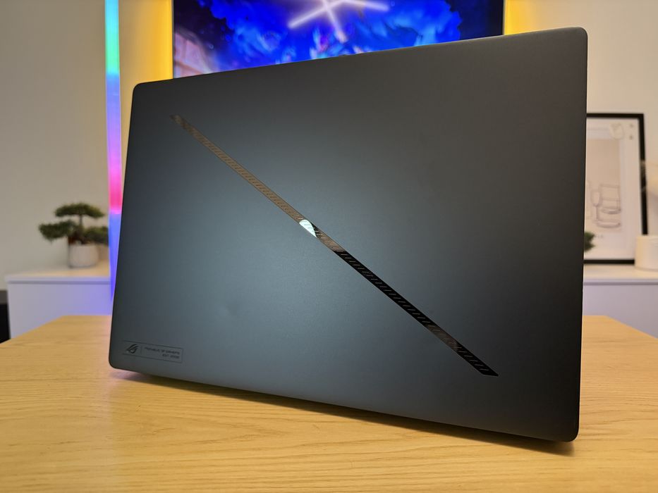 Asus rog zephyrus G16 OLED, rtx4070, ultra 9, 240hz
