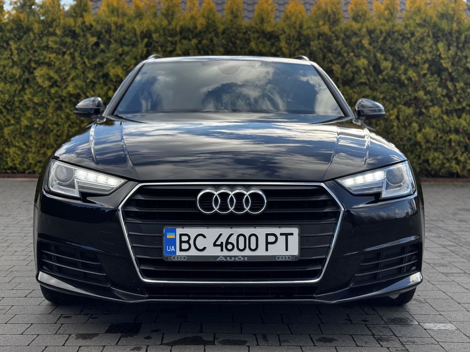 Audi A4B9 S-LINE