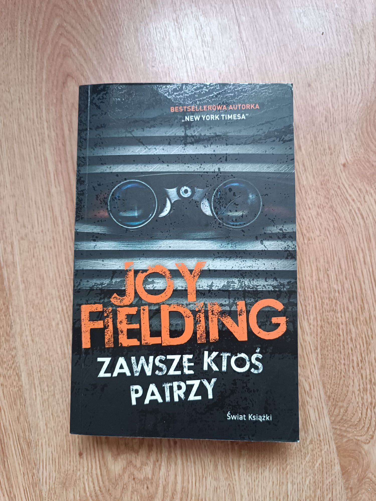 "Zawsze ktoś patrzy" Joy Fielding